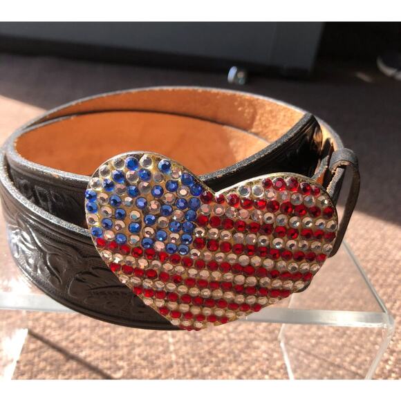 CACHE Black Embossed Leather 3" METAL HEART Rhinestones Flag Buckle Belt NWT New - Picture 4 of 10